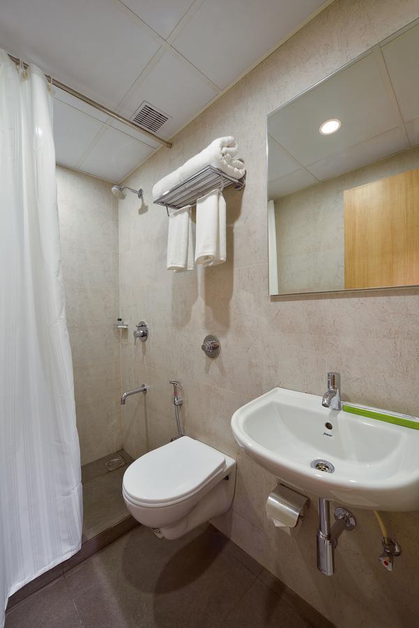 מומביי Hotel Leafio-Near Airport מראה חיצוני תמונה