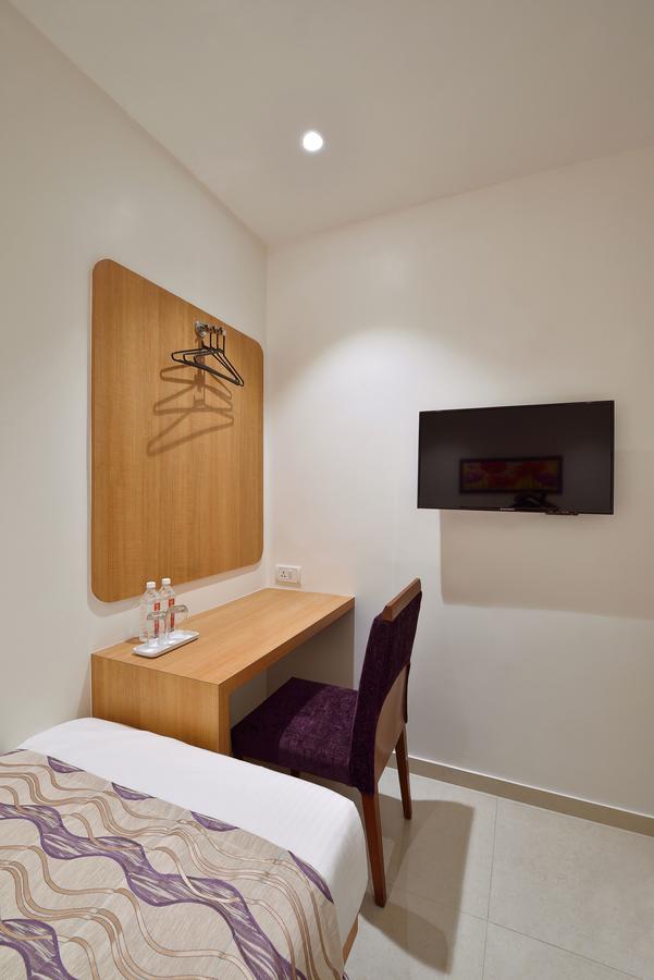 מומביי Hotel Leafio-Near Airport מראה חיצוני תמונה