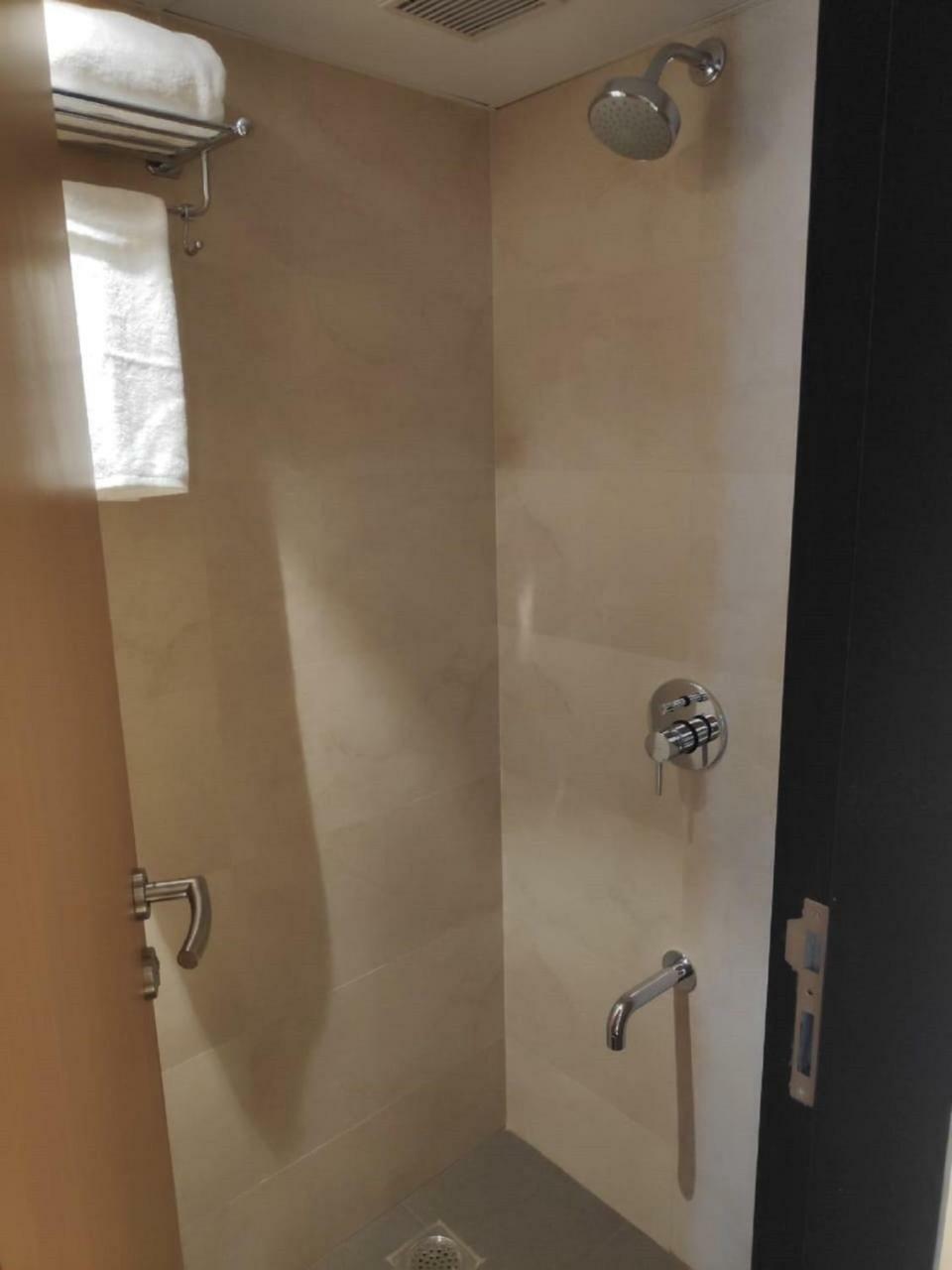 מומביי Hotel Leafio-Near Airport מראה חיצוני תמונה